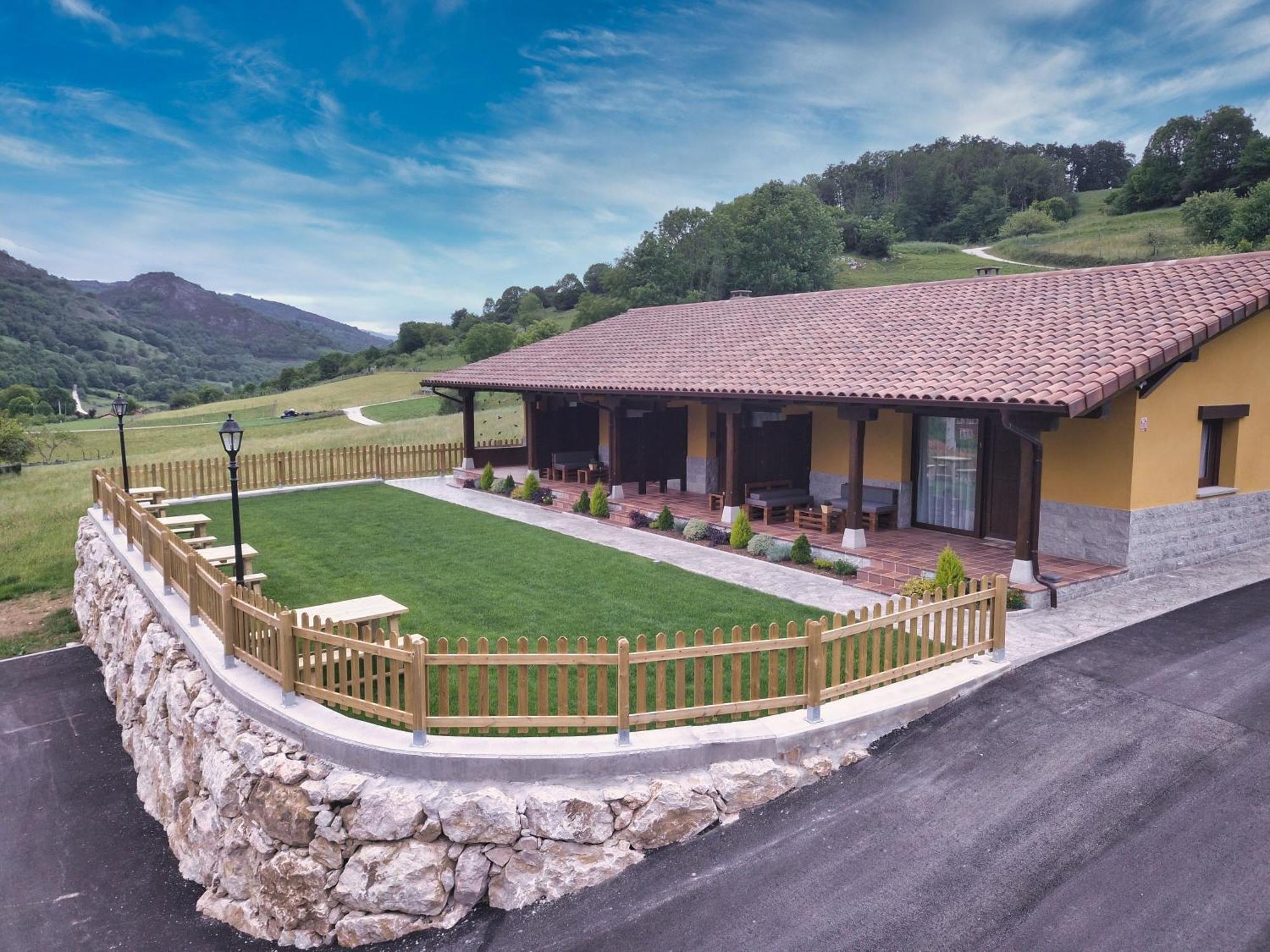 Apartamentos Fuente La Pipa Avín 外观 照片